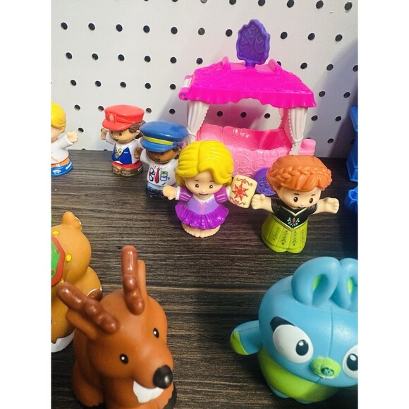 FISHER PRICE LITTLE PEOPLE LOT ( 31 ) PRINCESS,TOY STORY, PROFESSIONS & PARTS - Picture 14 of 14